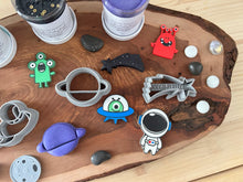 Load image into Gallery viewer, Out Of This World Space Kit